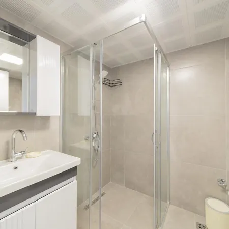 Flat 3 Min To Hadrians Gate In
